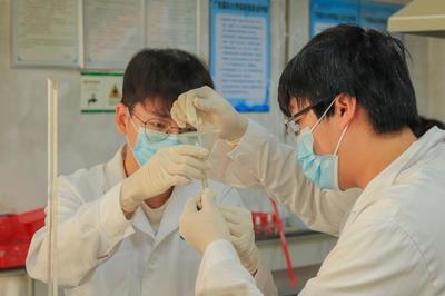 放飞科技梦想 品味悦读人生——记广东医科大学第十六届生物化学实验技能大赛“工业植物提取”赛道